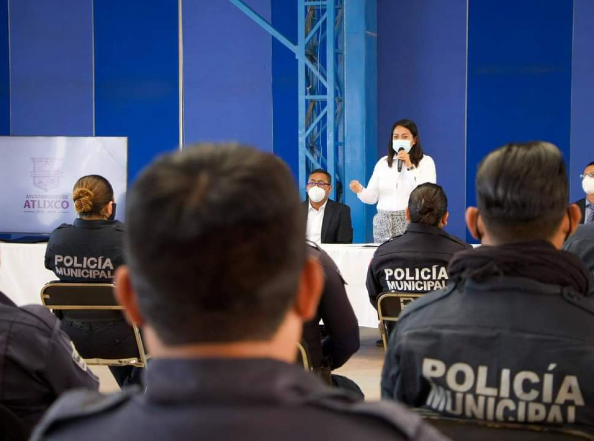 Premian a policías municipales de Atlixco por las últimas detenciones